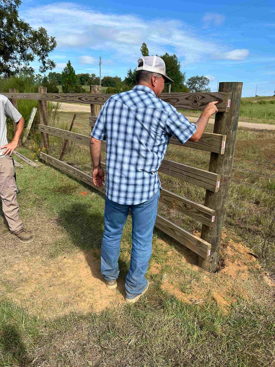 Wood Fence Installation - Professional fencing services in Northwest Florida